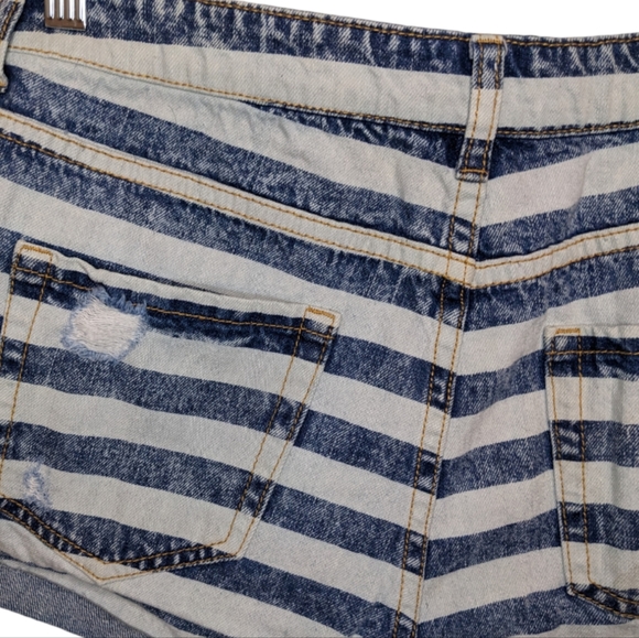 Forever 21 American Flag Distressed Denim Shorts Size 30 🇺🇸💙 - Picture 7 of 8